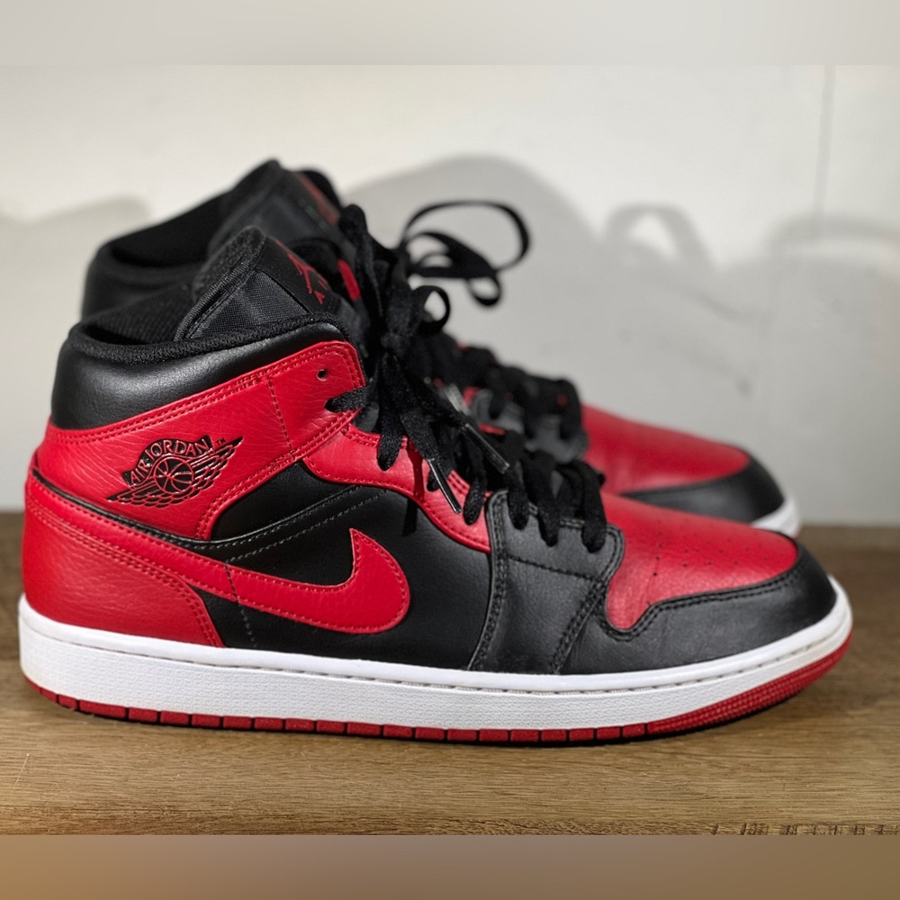 Jordan 1 Mid 'Banned' (2020)
